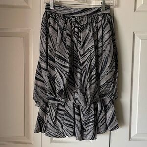 Gianni Versace | 100% silk bubble skirt. Size 4 (40). Made in Italy. Abstract